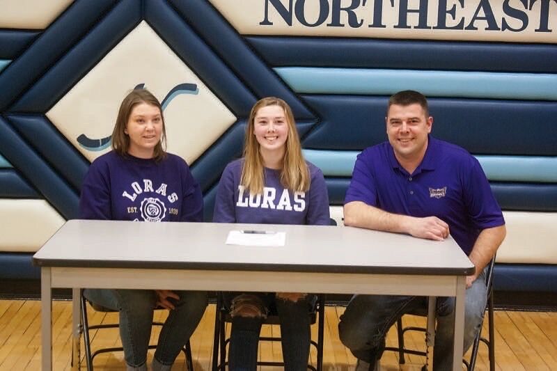 Fowler signs with Loras